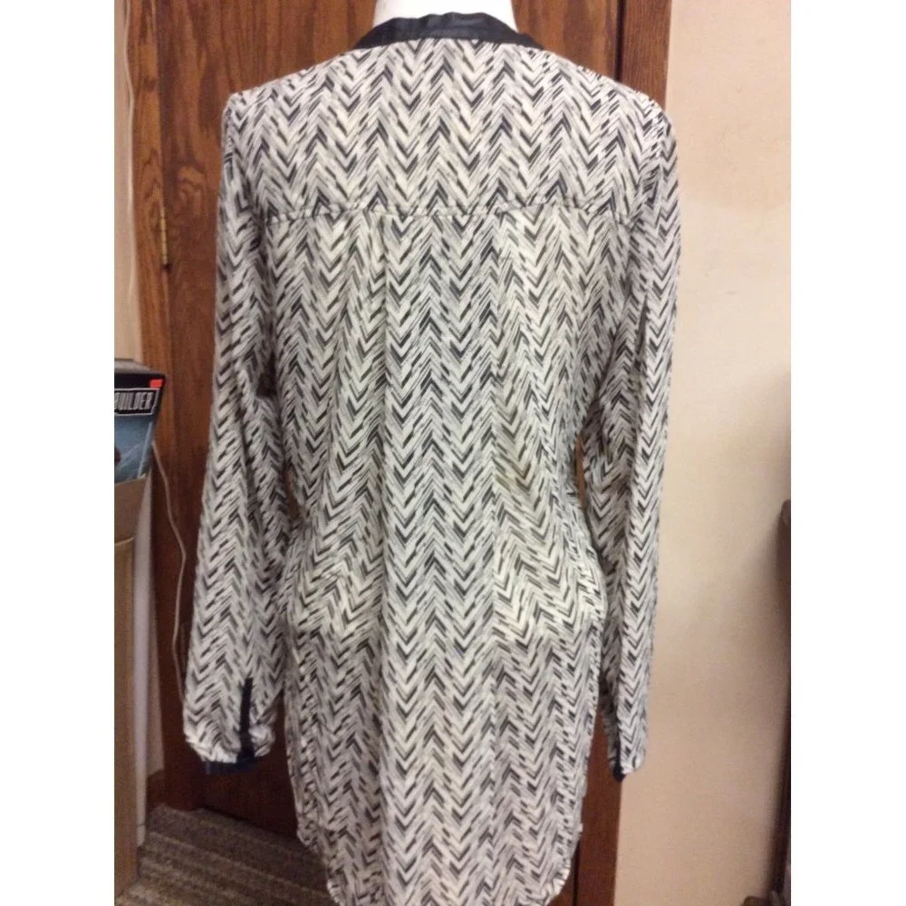 Mossimo Zig Zag Geometric Sheer Blouse Medium